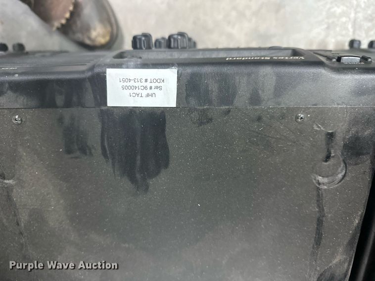 image for item OM9693 (33) Vertex VXR-7000UD radios