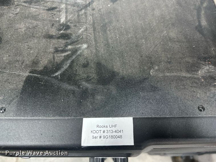 image for item OM9693 (33) Vertex VXR-7000UD radios