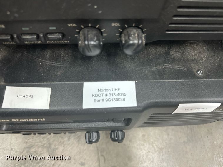 image for item OM9693 (33) Vertex VXR-7000UD radios