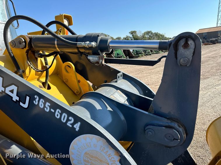 image for item OM9700 2005 John Deere 444J wheel loader