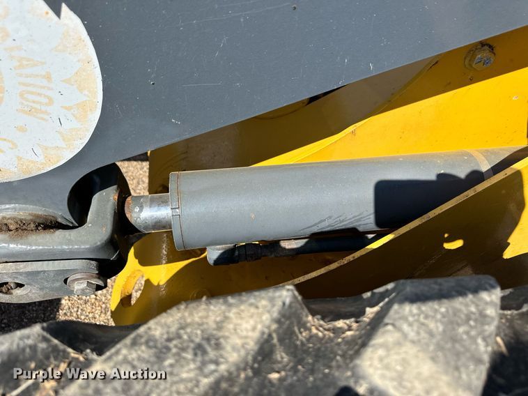 image for item OM9700 2005 John Deere 444J wheel loader