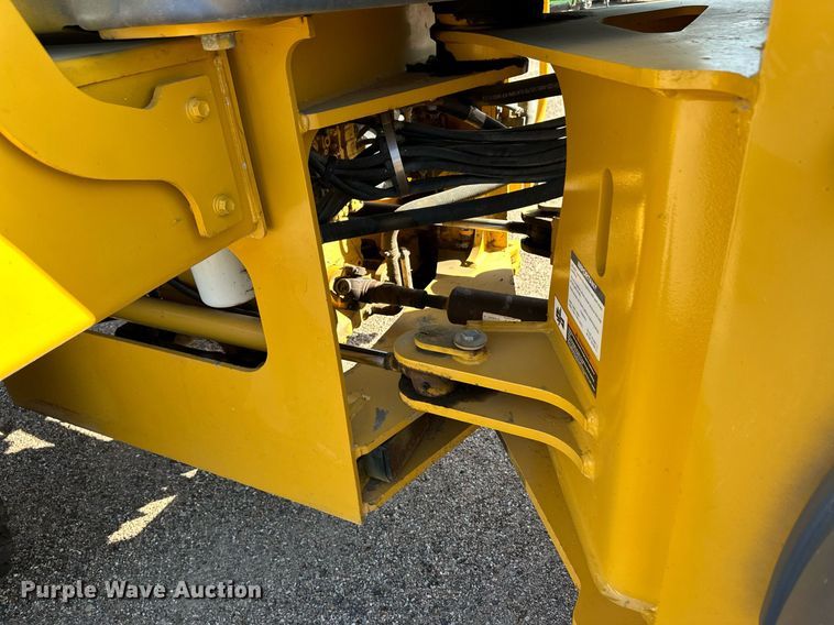 image for item OM9700 2005 John Deere 444J wheel loader