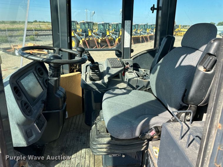 image for item OM9700 2005 John Deere 444J wheel loader