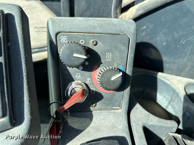 image for item OM9700 2005 John Deere 444J wheel loader