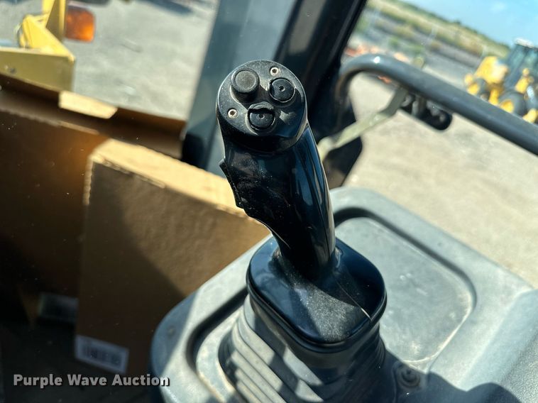 image for item OM9700 2005 John Deere 444J wheel loader