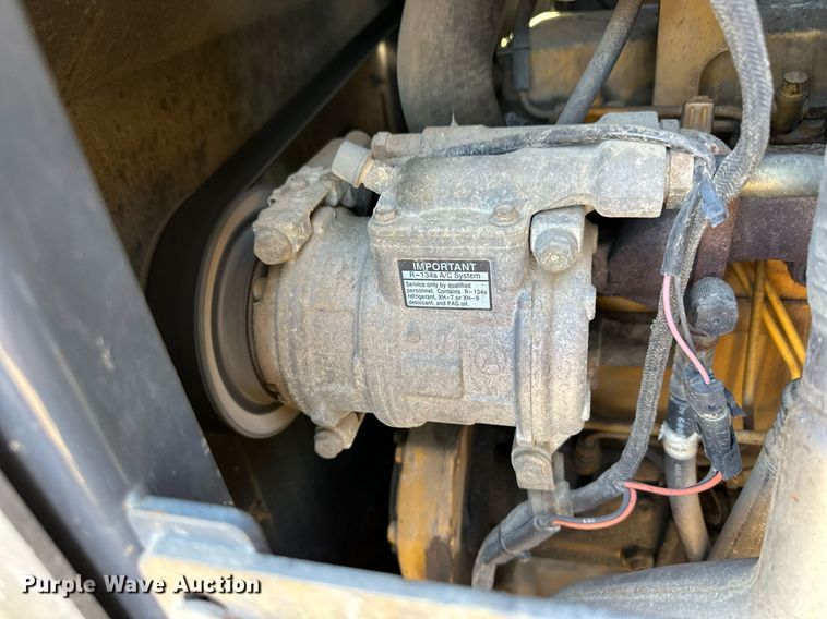 image for item OM9700 2005 John Deere 444J wheel loader