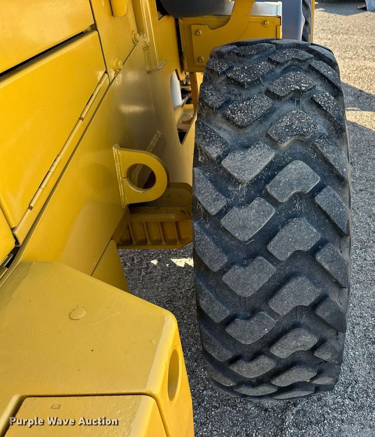 image for item OM9700 2005 John Deere 444J wheel loader