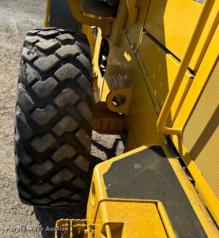 image for item OM9700 2005 John Deere 444J wheel loader