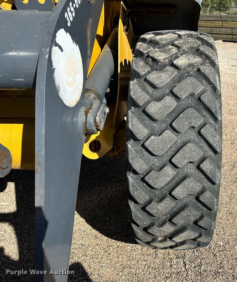 image for item OM9700 2005 John Deere 444J wheel loader