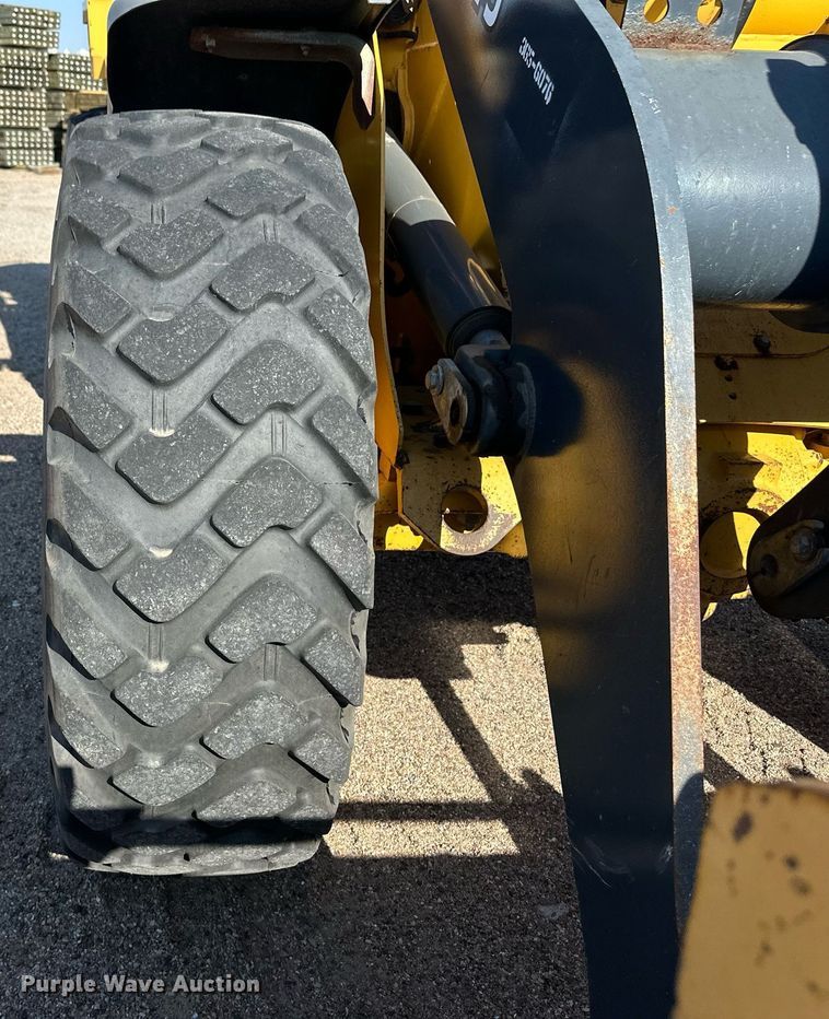 image for item OM9701 2006 John Deere 444J wheel loader