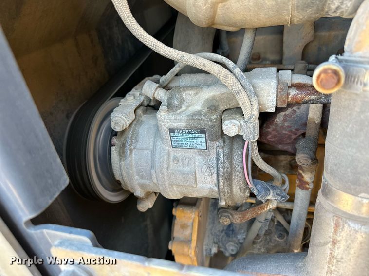 image for item OM9702 2006 John Deere 444J wheel loader