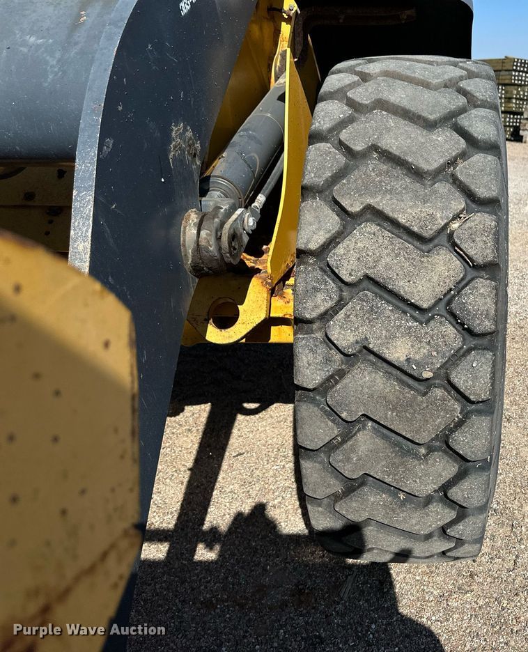 image for item OM9702 2006 John Deere 444J wheel loader