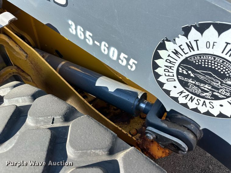 image for item OM9703 2005 John Deere 444J wheel loader