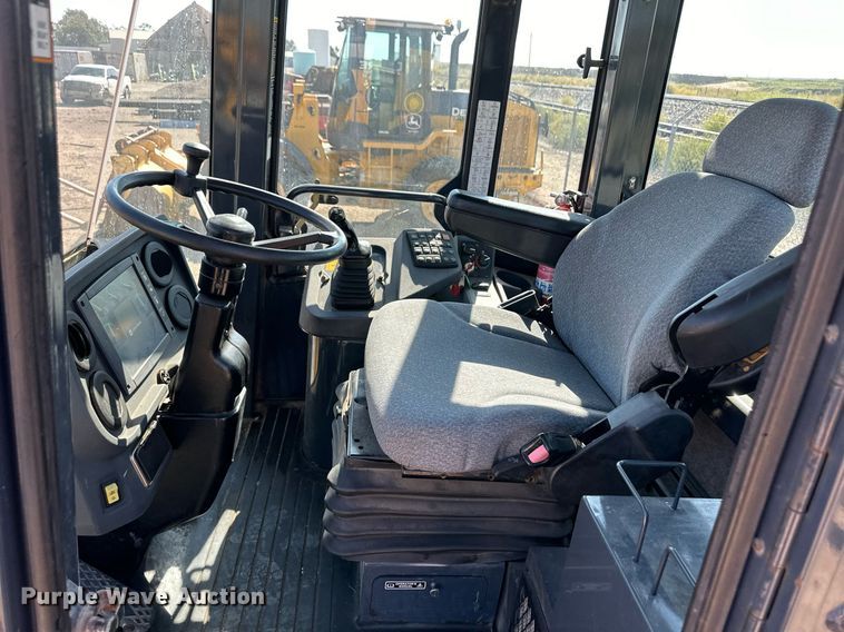 image for item OM9703 2005 John Deere 444J wheel loader