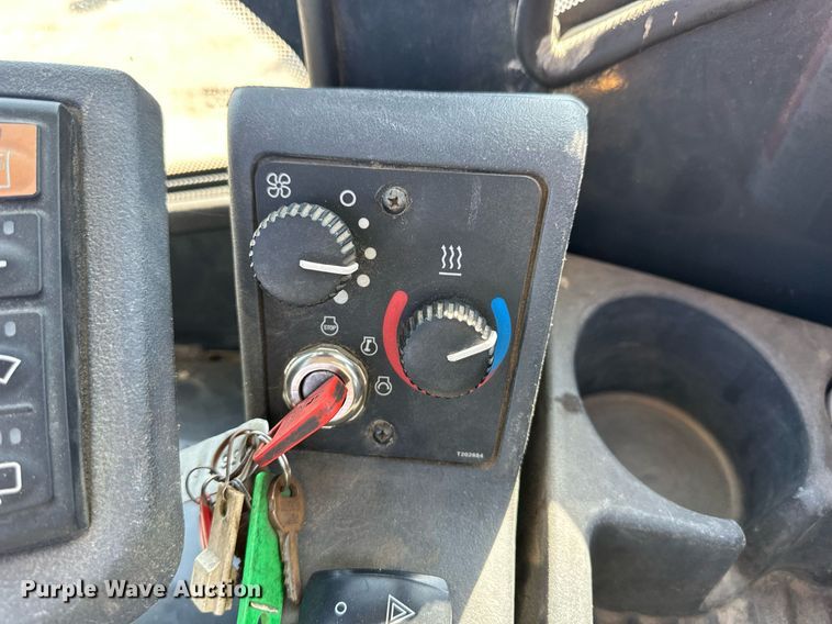 image for item OM9703 2005 John Deere 444J wheel loader