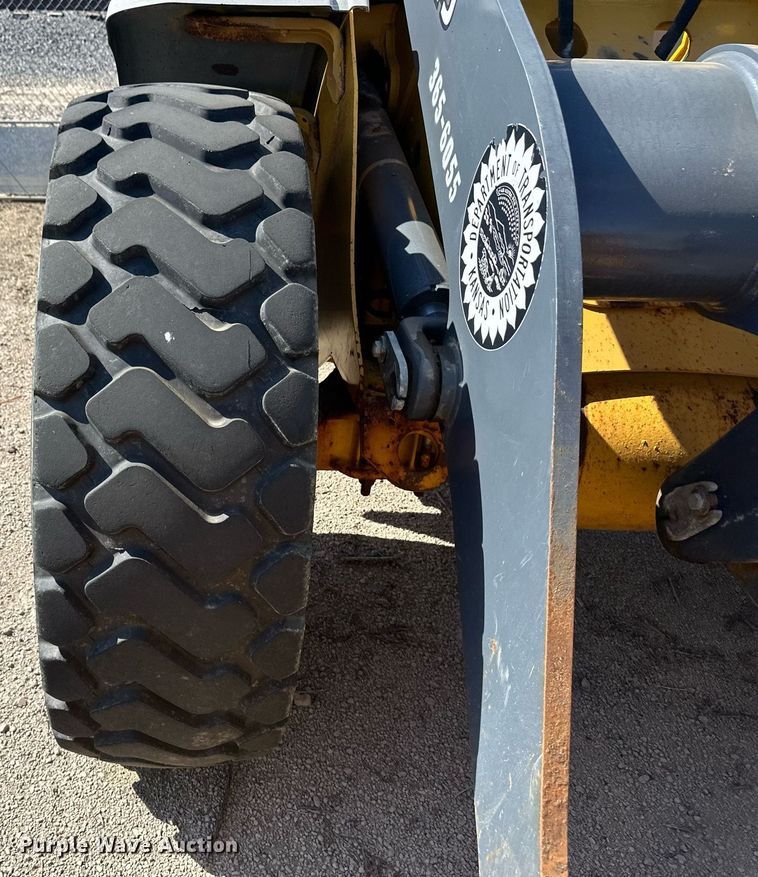 image for item OM9703 2005 John Deere 444J wheel loader