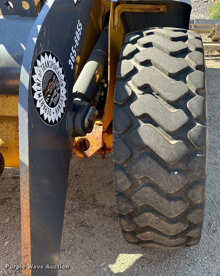 image for item OM9703 2005 John Deere 444J wheel loader