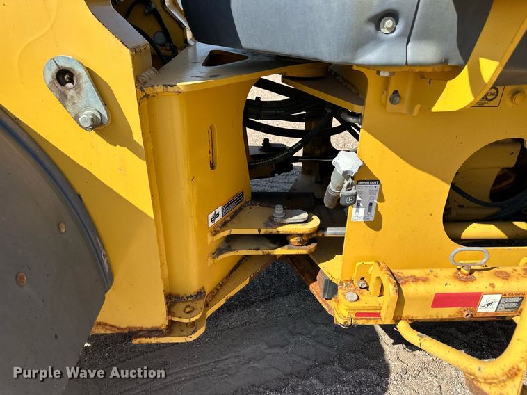 image for item OM9704 2006 John Deere 444J wheel loader