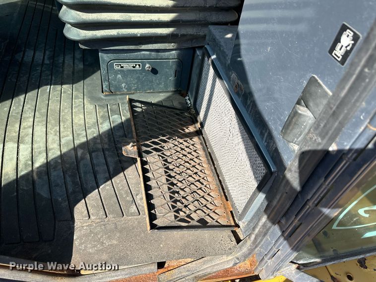 image for item OM9704 2006 John Deere 444J wheel loader