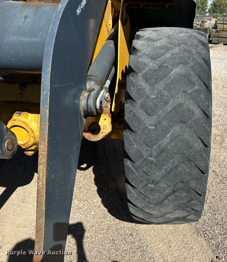 image for item OM9704 2006 John Deere 444J wheel loader