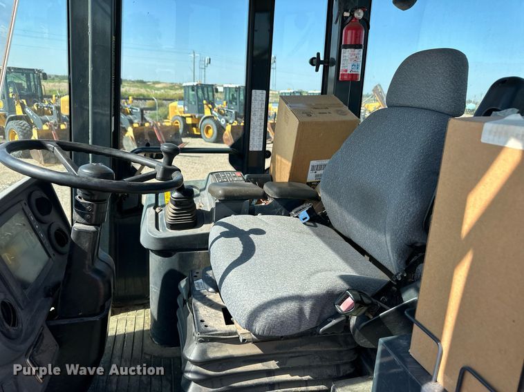 image for item OM9705 2006 John Deere 444J wheel loader