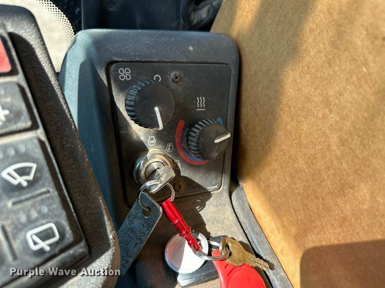 image for item OM9705 2006 John Deere 444J wheel loader