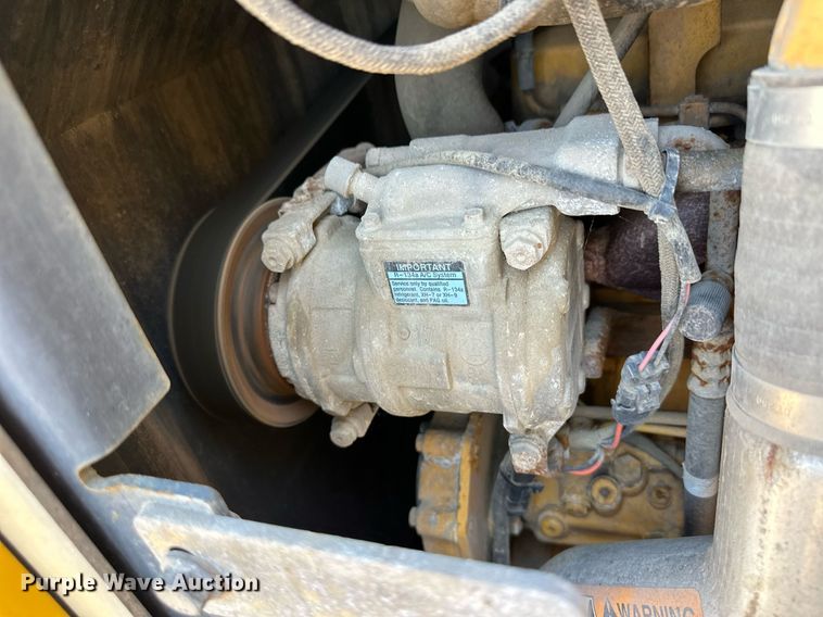 image for item OM9705 2006 John Deere 444J wheel loader