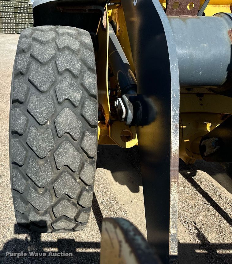 image for item OM9705 2006 John Deere 444J wheel loader