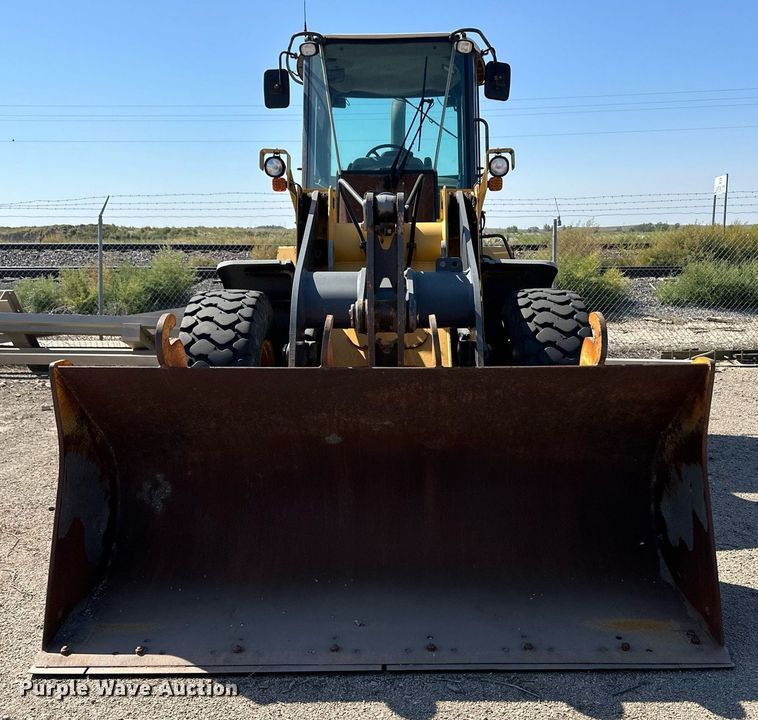 image for item OM9706 2005 John Deere 444J wheel loader