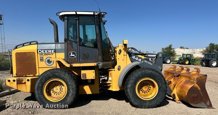 image for item OM9706 2005 John Deere 444J wheel loader