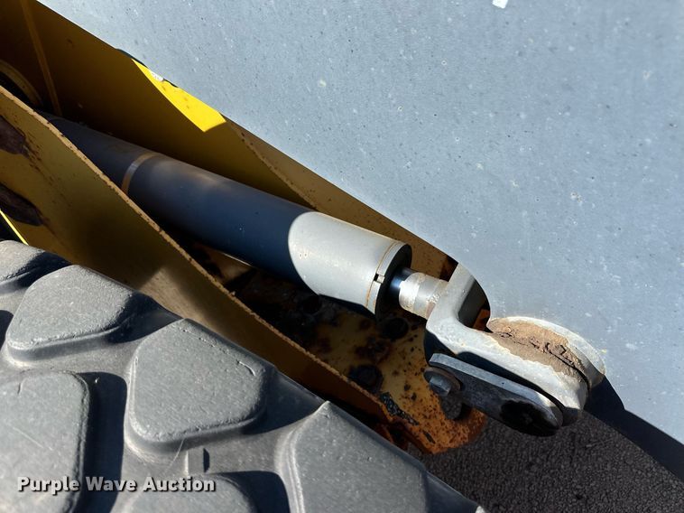 image for item OM9706 2005 John Deere 444J wheel loader