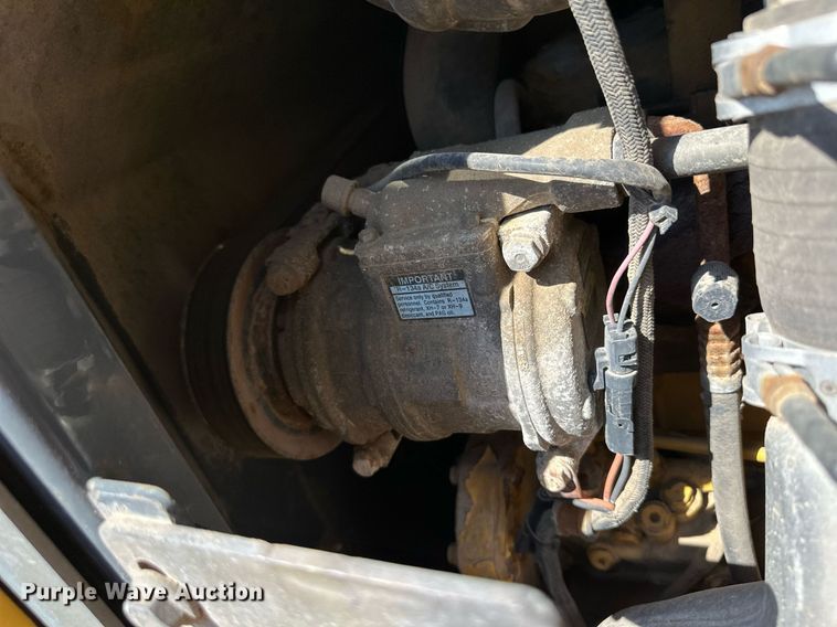 image for item OM9706 2005 John Deere 444J wheel loader