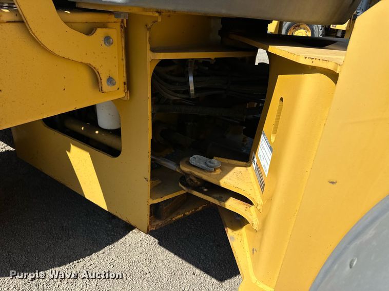 image for item OM9706 2005 John Deere 444J wheel loader