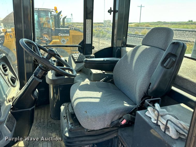 image for item OM9706 2005 John Deere 444J wheel loader