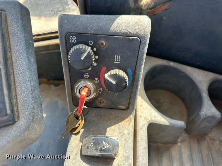 image for item OM9706 2005 John Deere 444J wheel loader