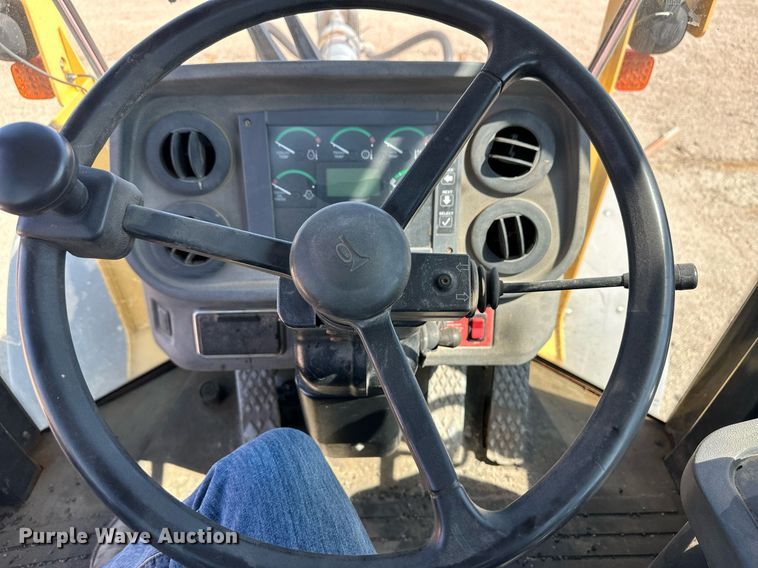 image for item OM9706 2005 John Deere 444J wheel loader