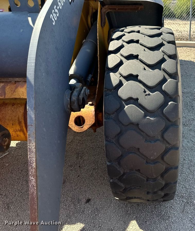 image for item OM9706 2005 John Deere 444J wheel loader