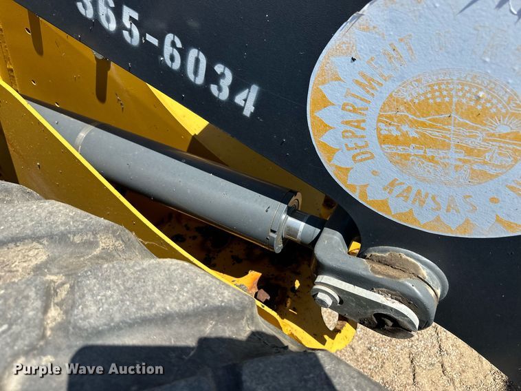 image for item OM9707 2005 John Deere 444J wheel loader