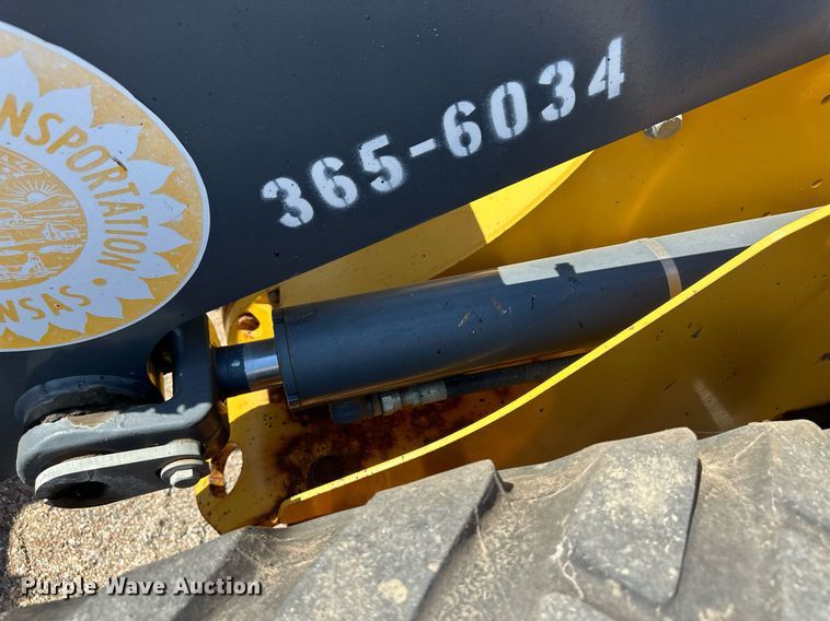 image for item OM9707 2005 John Deere 444J wheel loader