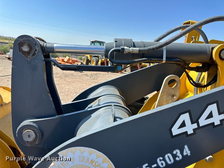 image for item OM9707 2005 John Deere 444J wheel loader