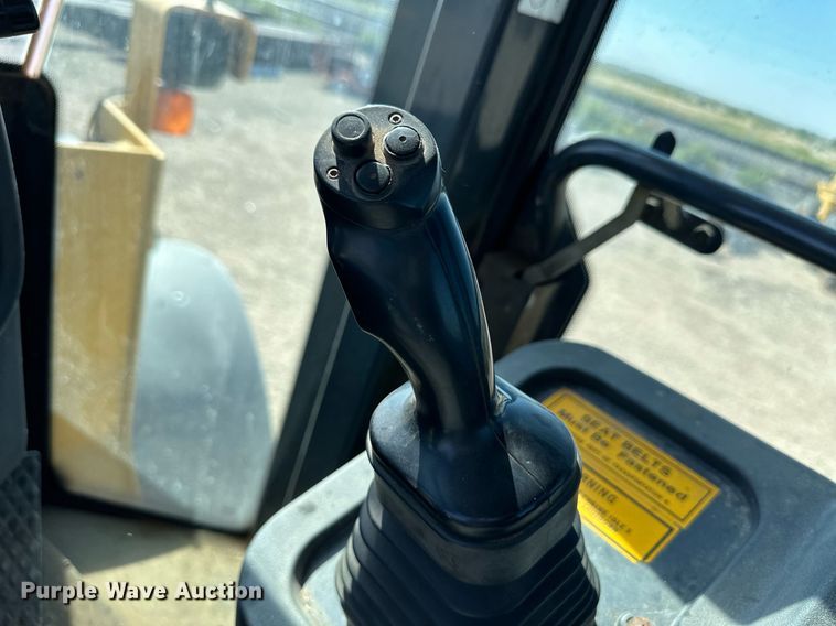 image for item OM9707 2005 John Deere 444J wheel loader