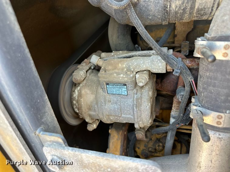 image for item OM9707 2005 John Deere 444J wheel loader