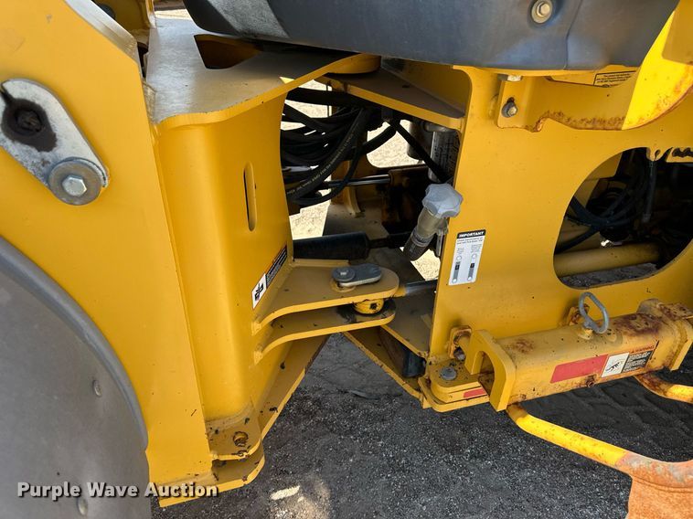 image for item OM9707 2005 John Deere 444J wheel loader