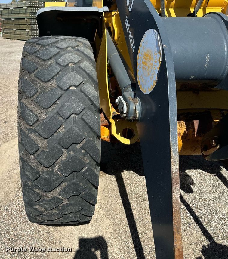 image for item OM9707 2005 John Deere 444J wheel loader