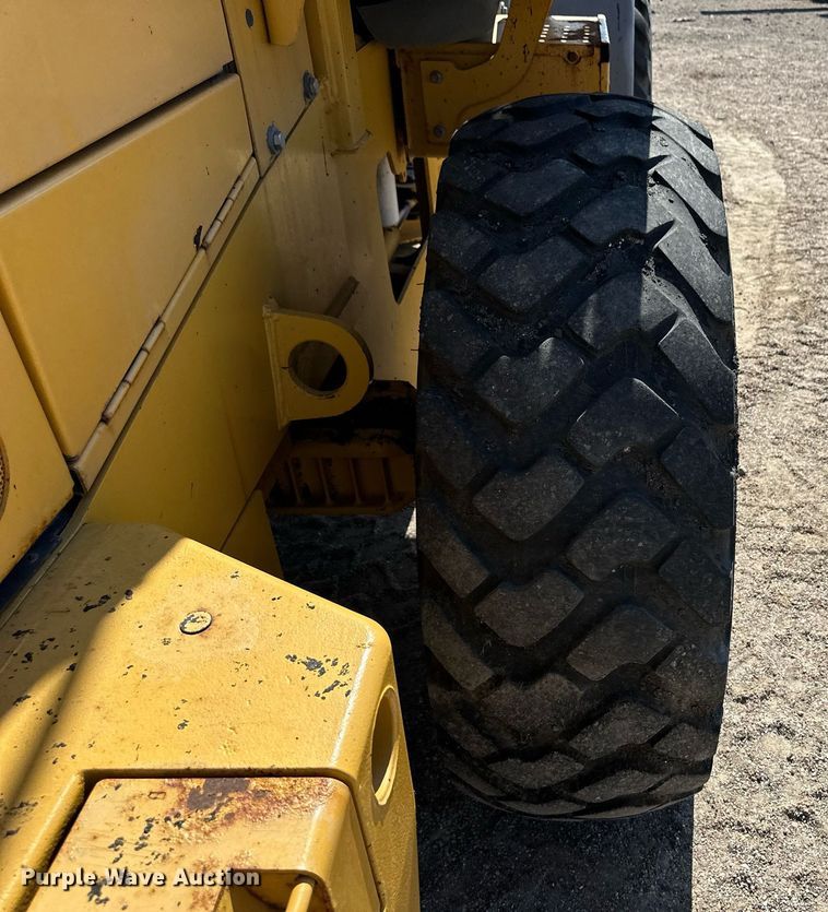 image for item OM9707 2005 John Deere 444J wheel loader