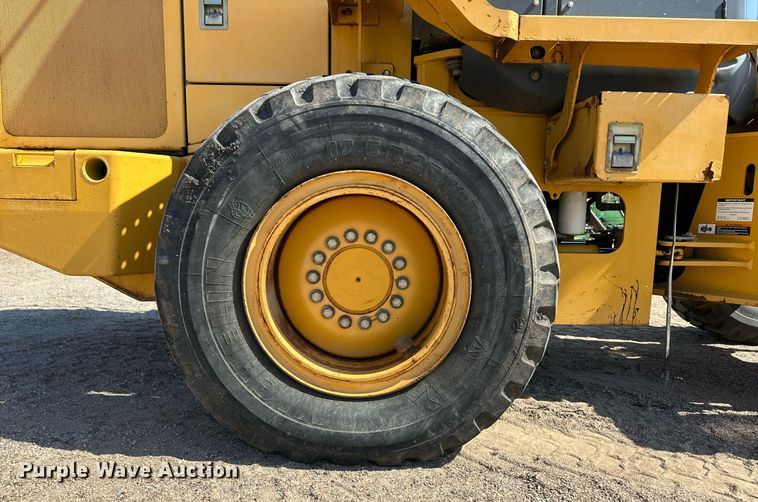 image for item OM9707 2005 John Deere 444J wheel loader