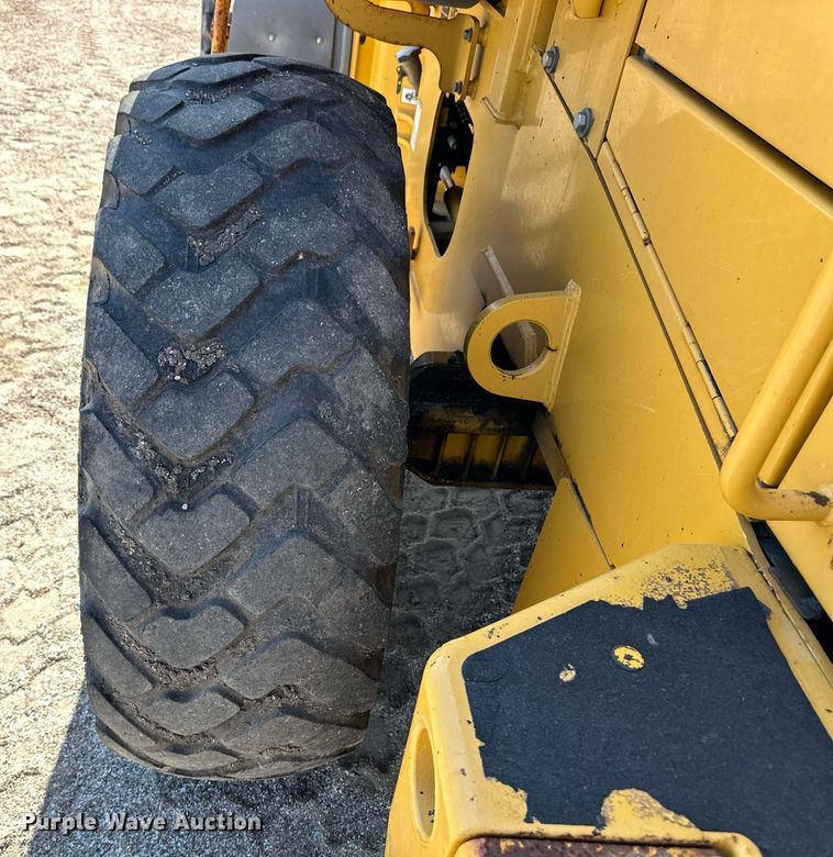 image for item OM9707 2005 John Deere 444J wheel loader