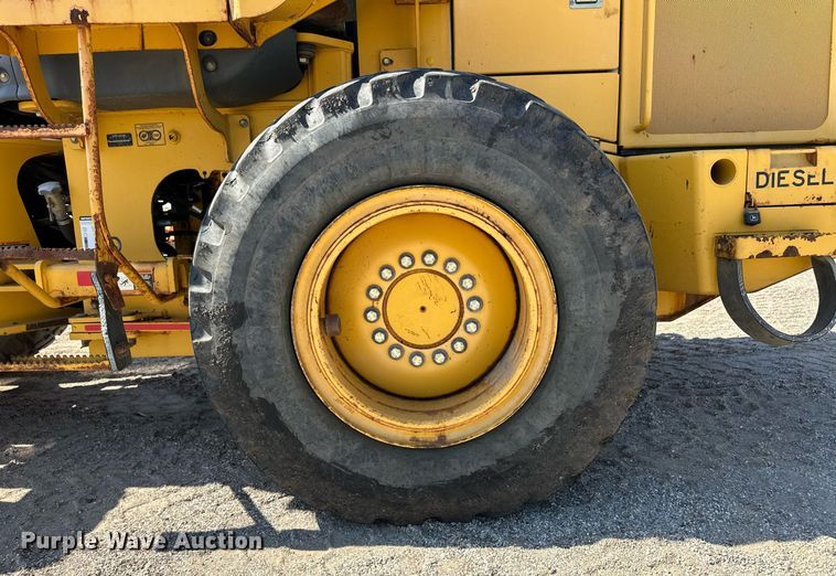 image for item OM9707 2005 John Deere 444J wheel loader