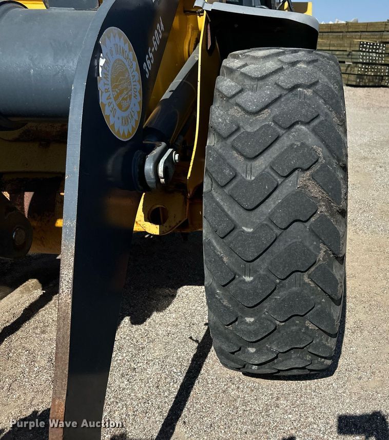 image for item OM9707 2005 John Deere 444J wheel loader