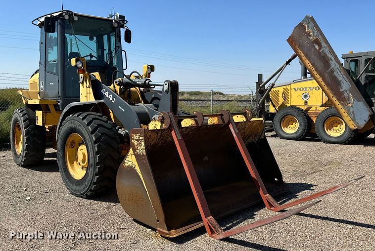 image for item OM9708 2006 John Deere 444J wheel loader